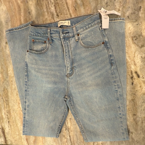 NWT Women’s Abercrombie & Fitch 90’s Slim Straight Ultra High Rise Jeans- 26/2 - Picture 7 of 9